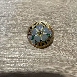 Forget-Me-Not Alaska Enamel Pin - White Floral Gold Tone